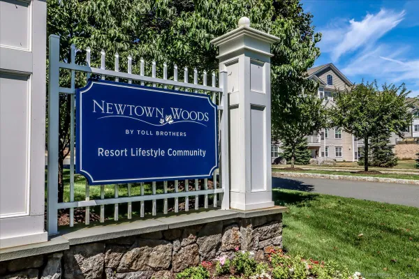 Property Slideshow image 2 of 40 | 603 brookside ct # 603, Newtown, CT, 06470