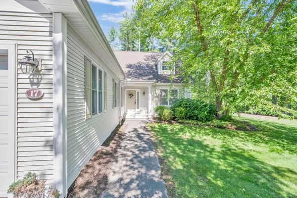 Property Slideshow image 3 of 39 | 17 cherry tree ln # 17, Avon, CT, 06001