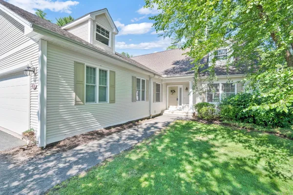 Property Slideshow image 2 of 39 | 17 cherry tree ln # 17, Avon, CT, 06001