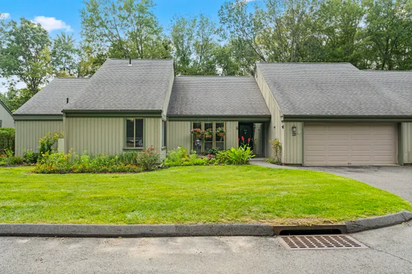 Property Slideshow image 2 of 40 | 12 heritage crst a, Southbury, CT, 06488