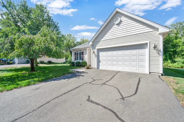 Property Slideshow image 3 of 39 | 39 quail holw # 39, Enfield, CT, 06082