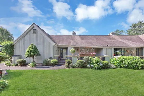 Property Slideshow image 2 of 39 | 617 cherokee ln b, Stratford, CT, 06614