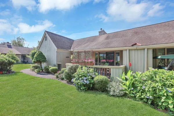 Property Slideshow image 3 of 39 | 617 cherokee ln b, Stratford, CT, 06614