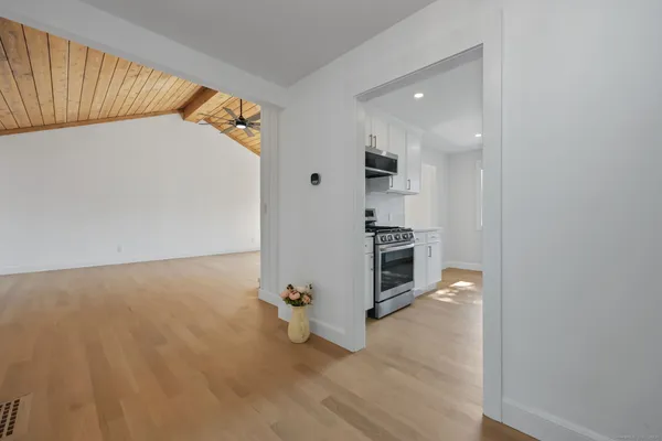 Property Slideshow image 2 of 36 | 488 commanche ln a, Stratford, CT, 06614