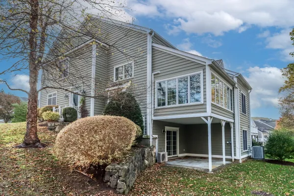 Property Slideshow image 3 of 35 | 21 great heron ln # 21, Brookfield, CT, 06804