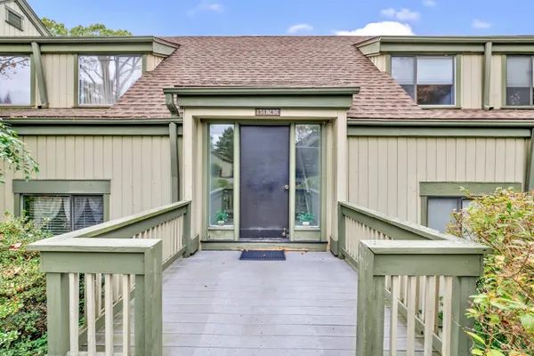 Property Slideshow image 2 of 23 | 176 heritage vlg b, Southbury, CT, 06488