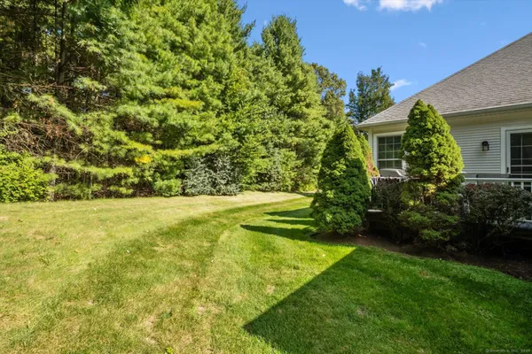 Property Slideshow image 3 of 8 | 1 ashton cir # 1, Simsbury, CT, 06070
