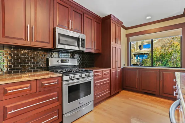 Property Slideshow image 3 of 32 | 375 piute ln a, Stratford, CT, 06614