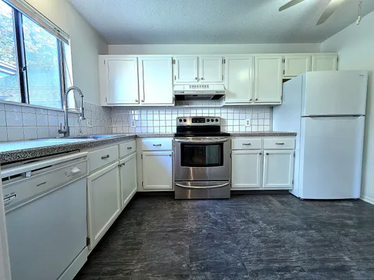 Property Slideshow image 3 of 39 | 563 heritage vlg f, Southbury, CT, 06488