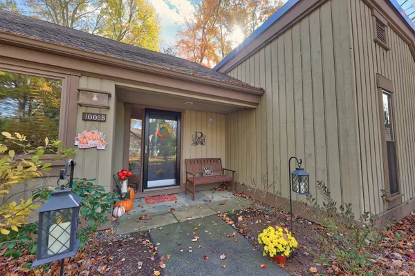 Property Slideshow image 3 of 35 | 1008 heritage vlg b, Southbury, CT, 06488