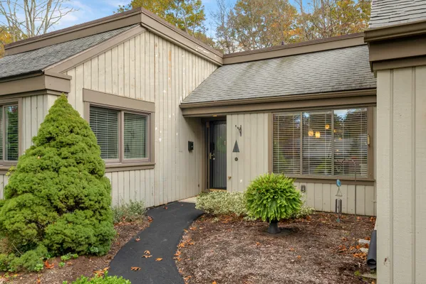 Property Slideshow image 2 of 25 | 7 heritage crst b, Southbury, CT, 06488