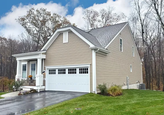 Property Slideshow image 2 of 40 | 930 tillinghast dr # 930, Oxford, CT, 06478