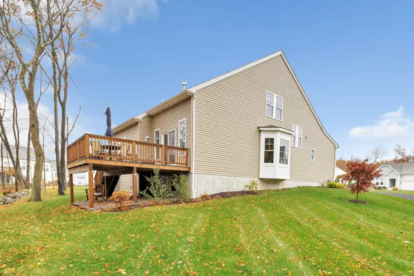 Property Slideshow image 3 of 40 | 930 tillinghast dr # 930, Oxford, CT, 06478