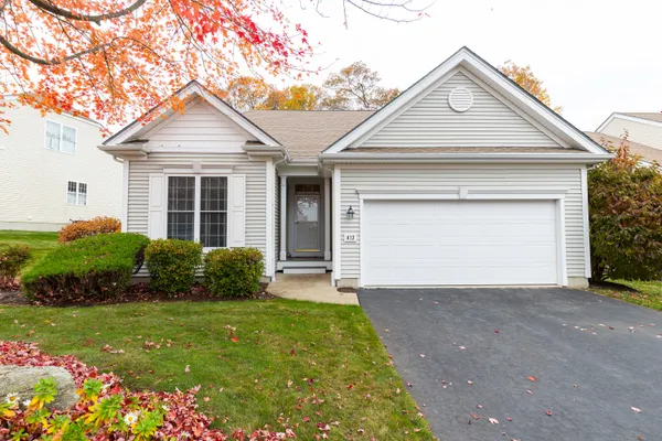 Property Slideshow image 2 of 29 | 413 mulligan dr # 413, Oxford, CT, 06478