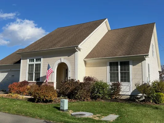 Property Slideshow image 3 of 9 | 2 gatesville ln # 6, Cromwell, CT, 06416