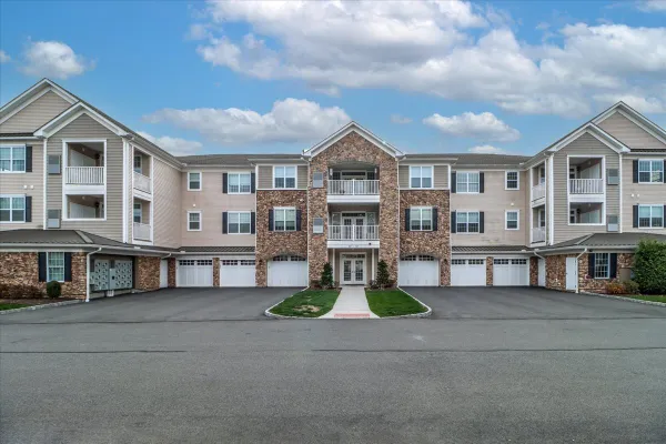 Property Slideshow image 2 of 38 | 433 brookside ct 433, Newtown, CT, 06470