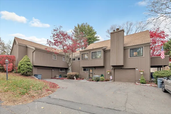 Property Slideshow image 2 of 37 | 289 agawam dr b, Stratford, CT, 06614