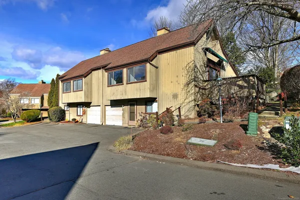 Property Slideshow image 2 of 36 | 736 quinnipiac ln b, Stratford, CT, 06614