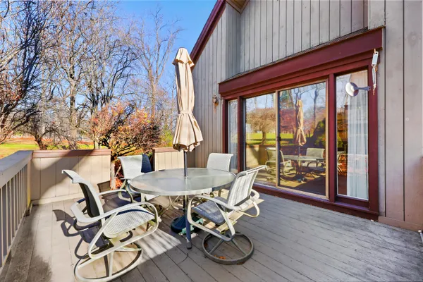 Property Slideshow image 3 of 37 | 522 iroquois ln b, Stratford, CT, 06614