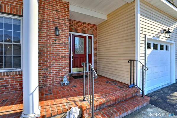 Property Slideshow image 2 of 40 | 7 fire thorn ln # 7, Milford, CT, 06461