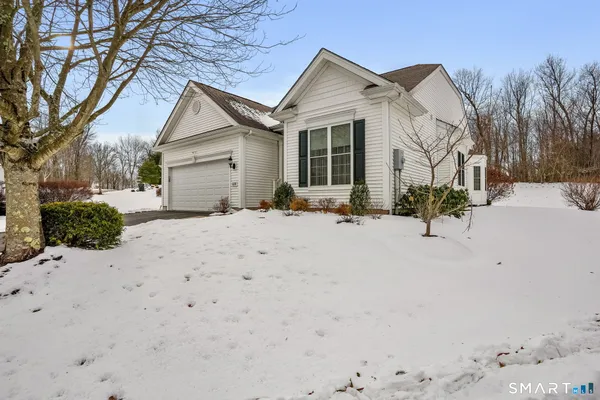 Property Slideshow image 2 of 40 | 520 traditions ct n # 520, Oxford, CT, 06478