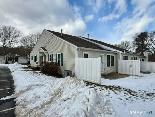 Property Slideshow image 3 of 26 | 621 overlook path # 621, Southington, CT, 06489