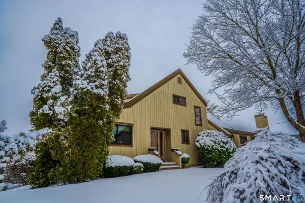 Property Slideshow image 2 of 27 | 635 n trl b, Stratford, CT, 06614