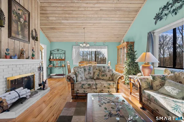 Property Slideshow image 3 of 27 | 315 navajo ln a, Stratford, CT, 06614