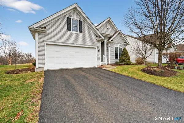 Property Slideshow image 2 of 35 | 185 country club dr # 185, Oxford, CT, 06478