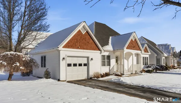 Property Slideshow image 2 of 40 | 170 thistle pond dr # 170, Bloomfield, CT, 06002