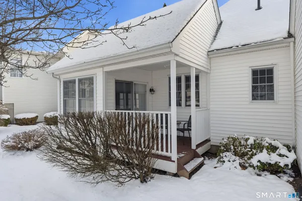 Property Slideshow image 3 of 40 | 170 thistle pond dr # 170, Bloomfield, CT, 06002