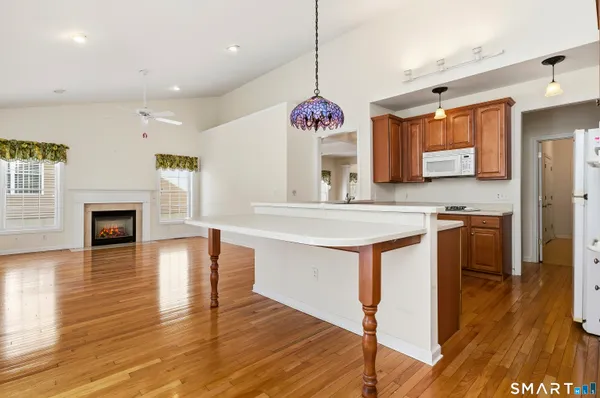 Property Slideshow image 2 of 40 | 301 fairway dr # 301, Oxford, CT, 06478