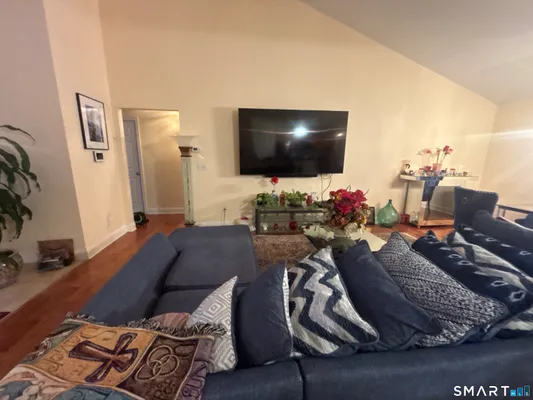 Property Slideshow image 3 of 19 | 162 thistle pond dr # 162, Bloomfield, CT, 06002