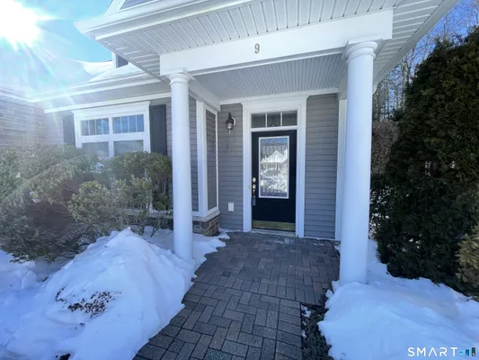 Property Slideshow image 3 of 39 | 9 lakeview rise 9, Beacon Falls, CT, 06403