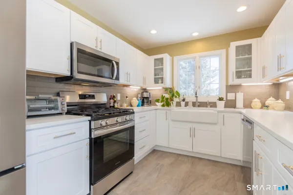 Property Slideshow image 2 of 32 | 71 cider mill ln, Trumbull, CT, 06611