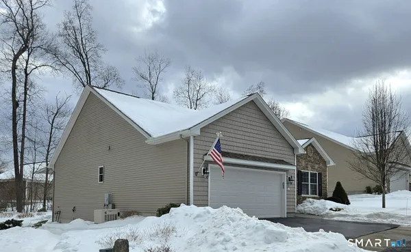 Property Slideshow image 2 of 36 | 11 north ct # 11, Colchester, CT, 06415