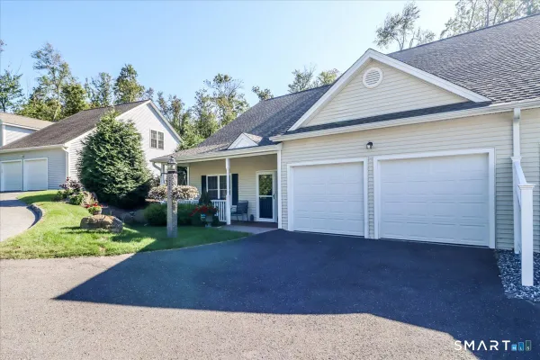 Property Slideshow image 3 of 35 | 215 meadow brook rd # 215, Oxford, CT, 06478