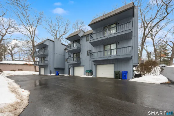 Property Slideshow image 3 of 27 | 41 coach dr # 41, Southington, CT, 06489