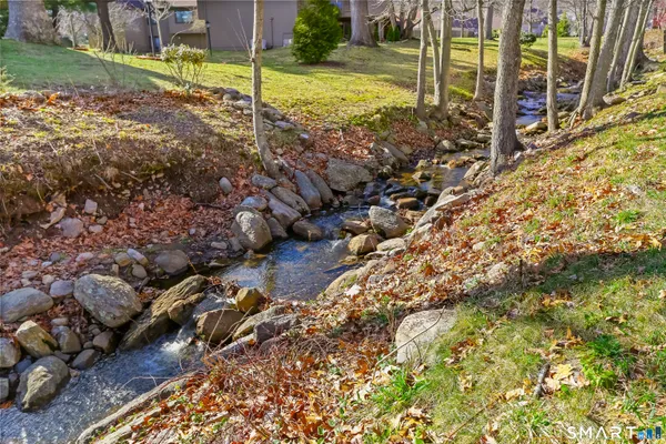 Property Slideshow image 3 of 35 | 72 dakota ln b, Stratford, CT, 06614