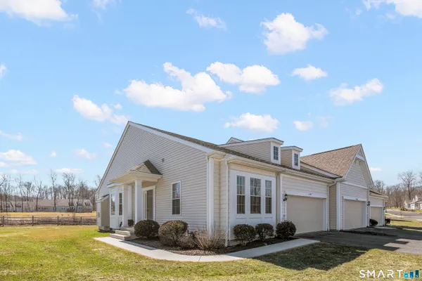 Property Slideshow image 3 of 36 | 731 championship dr 731, Oxford, CT, 06478