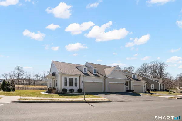 Property Slideshow image 2 of 36 | 731 championship dr 731, Oxford, CT, 06478