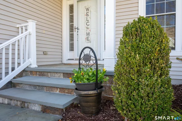 Property Slideshow image 3 of 39 | 523 putting green ln 523, Oxford, CT, 06478