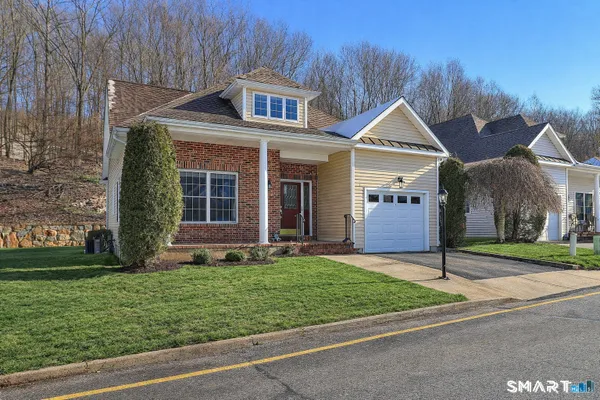 Property Slideshow image 2 of 40 | 7 fire thorn ln 7, Milford, CT, 06461