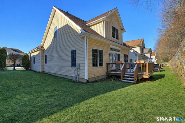 Property Slideshow image 3 of 40 | 7 fire thorn ln 7, Milford, CT, 06461