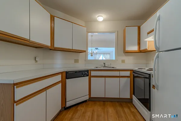 Property Slideshow image 3 of 27 | 872 glacier way 872, Southington, CT, 06489