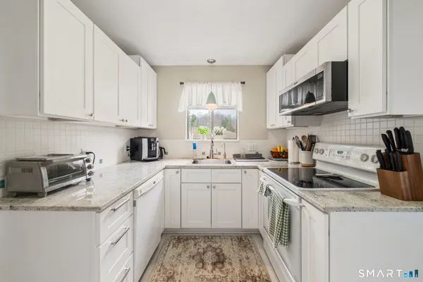 Property Slideshow image 2 of 24 | 4 heritage vlg a, Southbury, CT, 06488