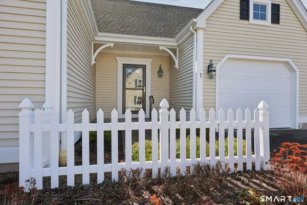 Property Slideshow image 3 of 31 | 1 magnolia cir 1, Farmington, CT, 06032