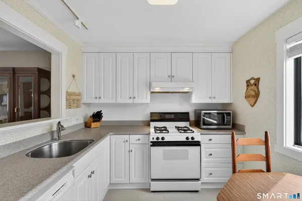 Property Slideshow image 3 of 40 | 196 apache ln a, Stratford, CT, 06614