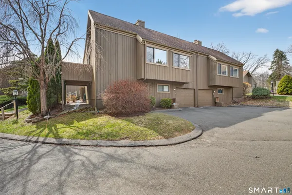 Property Slideshow image 2 of 40 | 196 apache ln a, Stratford, CT, 06614