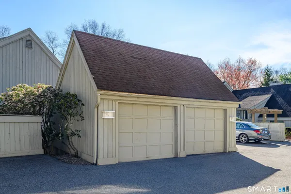 Property Slideshow image 2 of 23 | 1 heritage vlg c, Southbury, CT, 06488